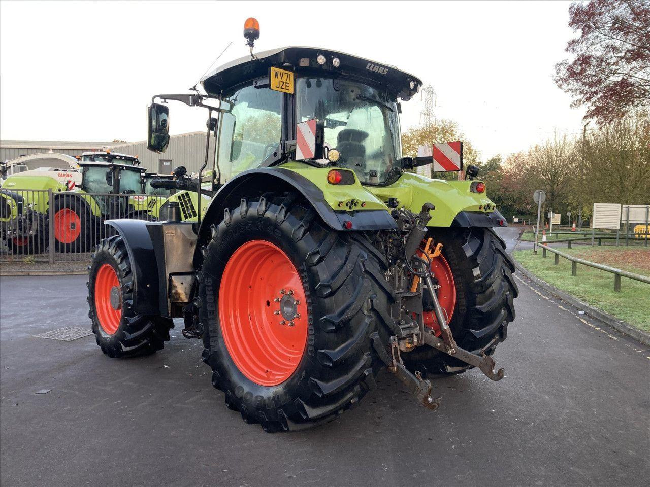 CLAAS ARION 660 CIS+ - Tractor agricol: Foto 3 CLAAS ARION 660 CIS+ - Tractor agricol: Foto 3