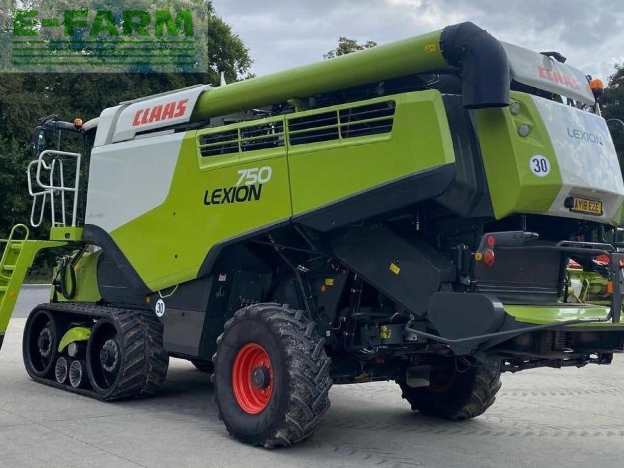 CLAAS LEXION 750 TT - Combină de recoltat cereale: Foto 4 CLAAS LEXION 750 TT - Combină de recoltat cereale: Foto 4