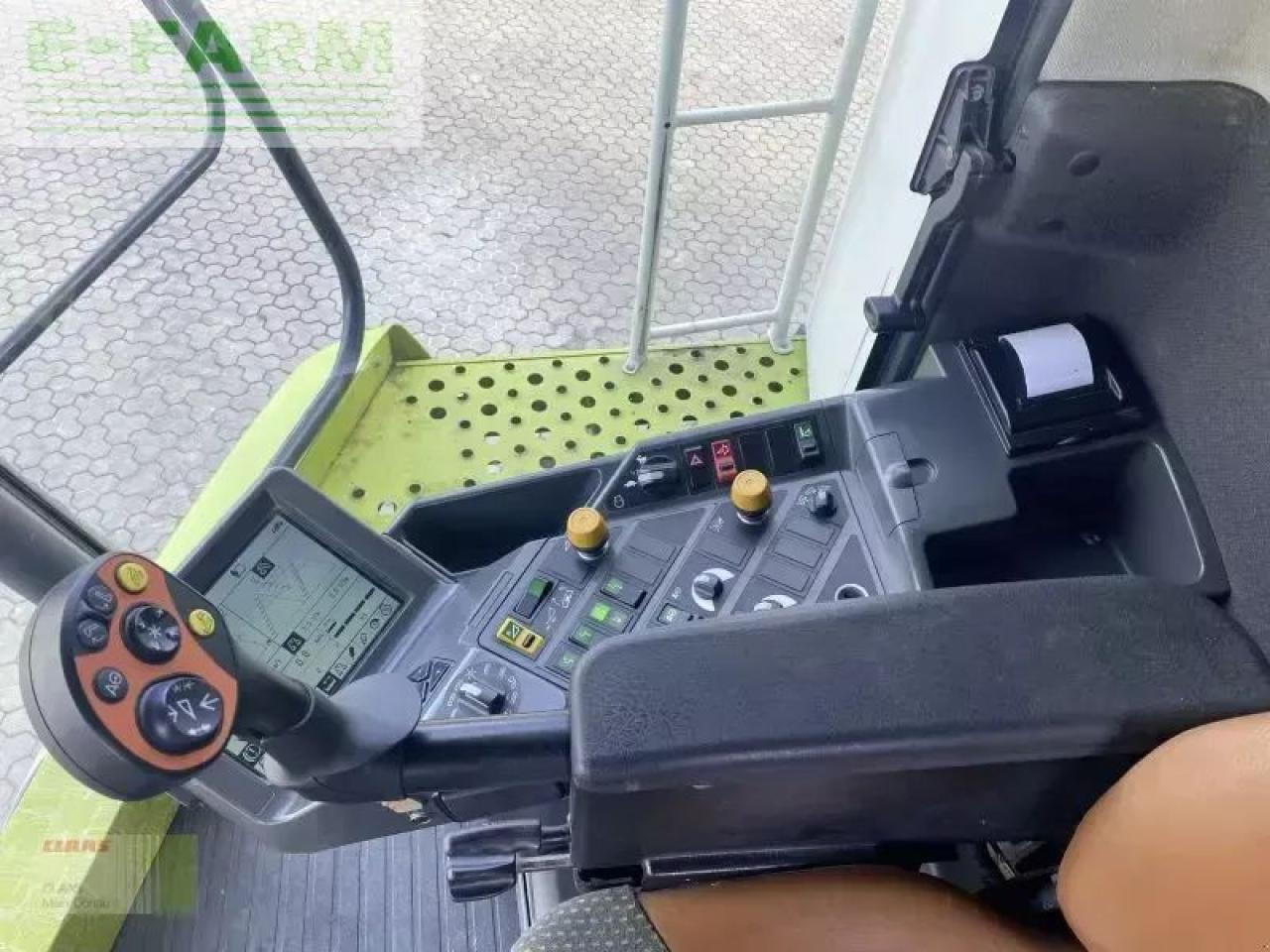 Combină de recoltat cereale CLAAS lexion 570 + v750 + tw: Foto 12 Combină de recoltat cereale CLAAS lexion 570 + v750 + tw: Foto 12