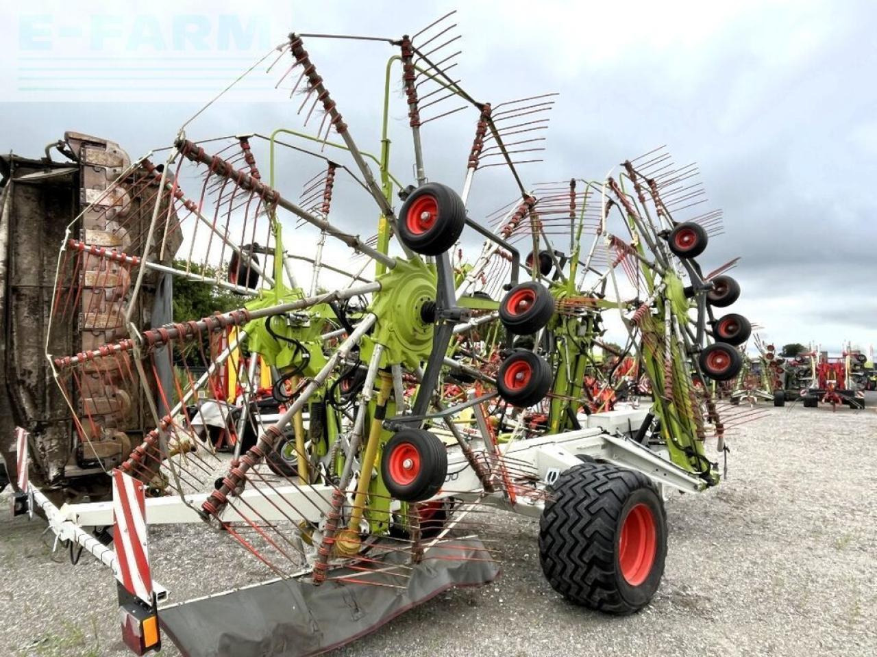 CLAAS liner 3600 comfort - Maşină de întors fânul: Foto 4 CLAAS liner 3600 comfort - Maşină de întors fânul: Foto 4