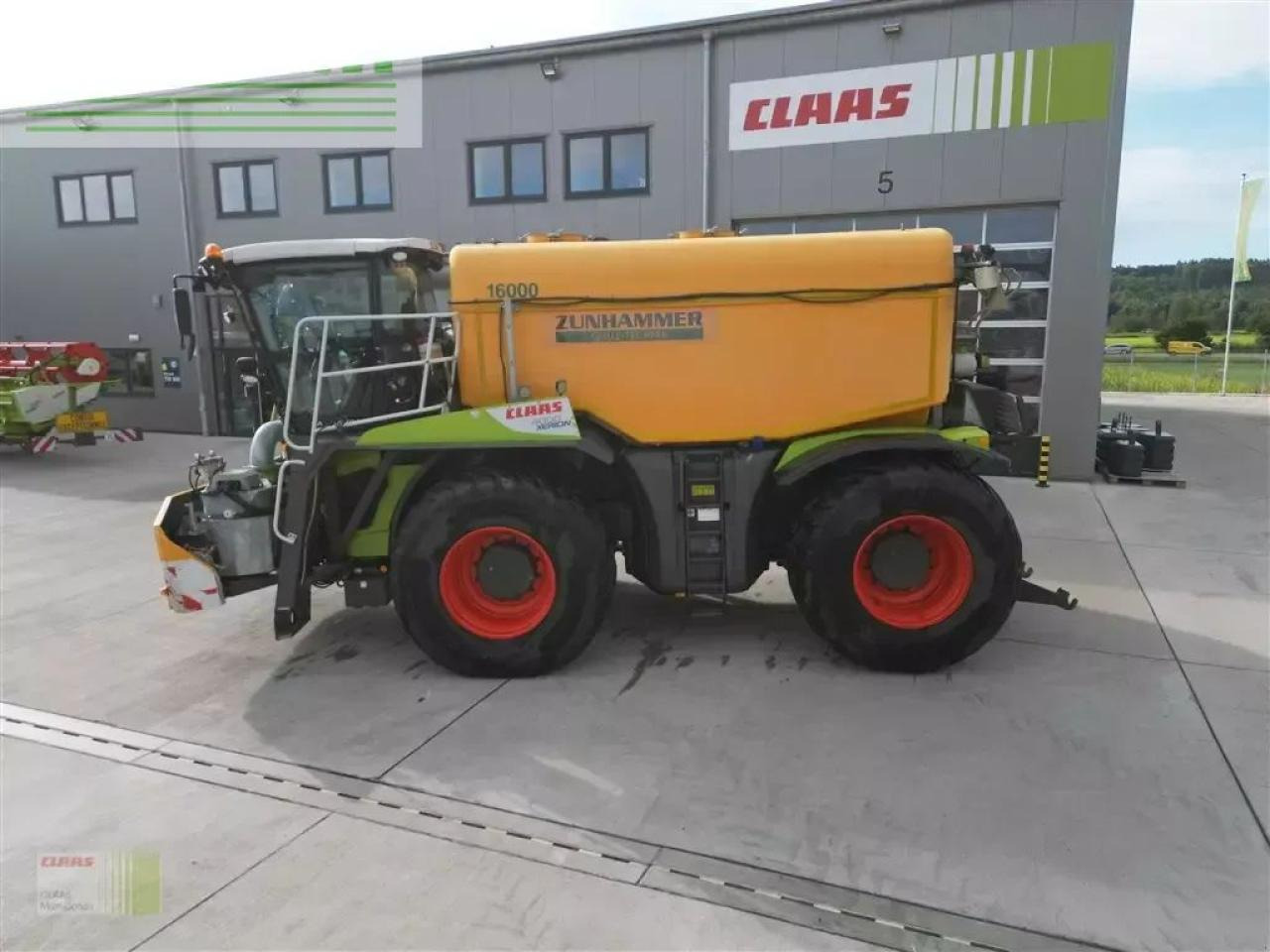 CLAAS xerion 4000 saddle trac SADDLE TRAC - Mașină de erbicidat autopropulsata: Foto 3 CLAAS xerion 4000 saddle trac SADDLE TRAC - Mașină de erbicidat autopropulsata: Foto 3