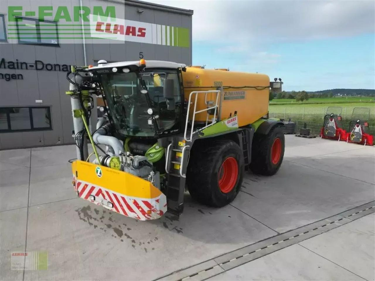 CLAAS xerion 4000 saddle trac SADDLE TRAC - Mașină de erbicidat autopropulsata: Foto 1 CLAAS xerion 4000 saddle trac SADDLE TRAC - Mașină de erbicidat autopropulsata: Foto 1