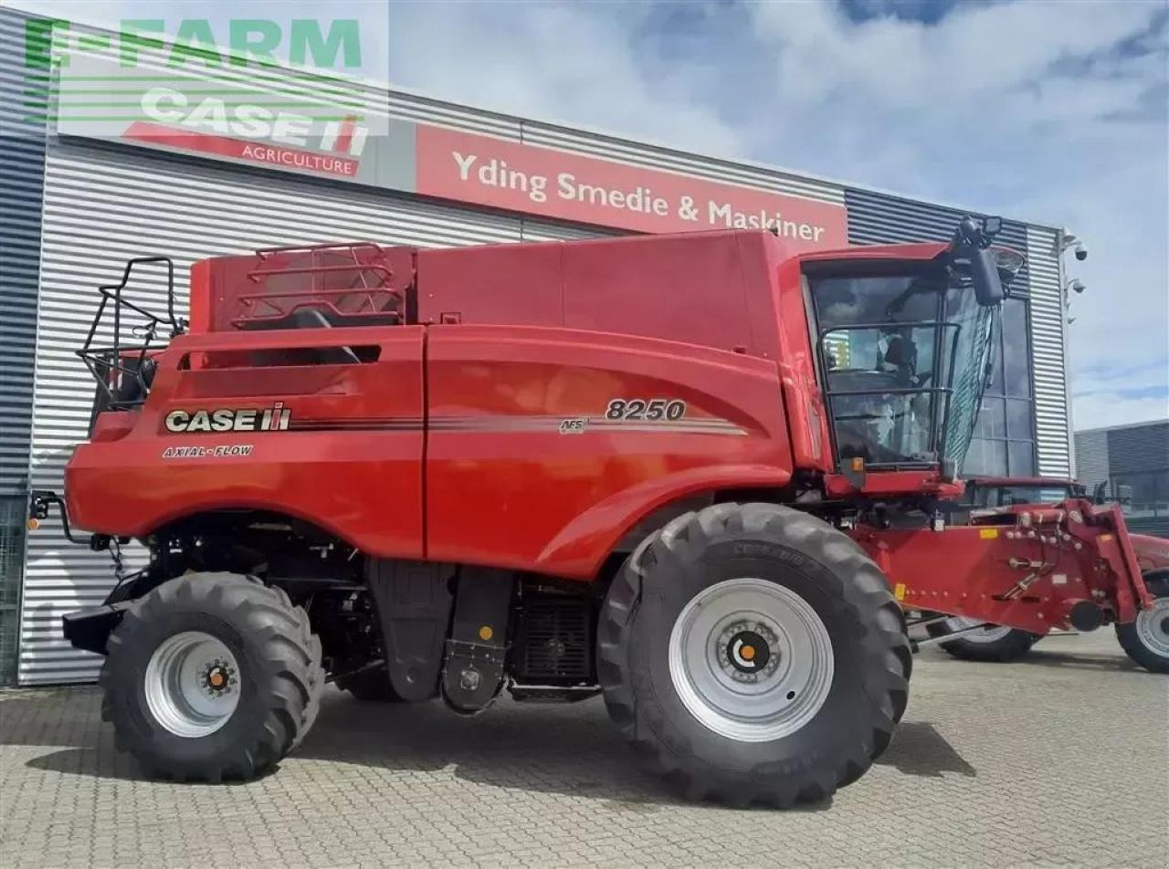 Case-IH 8250 axial-flow 8250 med 35 fod varioskærebord - Combină de recoltat cereale: Foto 2 Case-IH 8250 axial-flow 8250 med 35 fod varioskærebord - Combină de recoltat cereale: Foto 2