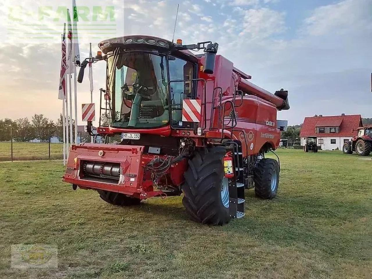Case-IH axial-flow 6150 inkl. schneidwerk 7,62 m und wagen - Combină de recoltat cereale: Foto 1 Case-IH axial-flow 6150 inkl. schneidwerk 7,62 m und wagen - Combină de recoltat cereale: Foto 1