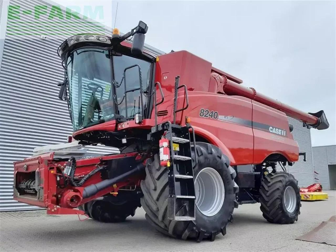 Case-IH axial flow 8240 med 30 fods vario skærebord - Combină de recoltat cereale: Foto 1 Case-IH axial flow 8240 med 30 fods vario skærebord - Combină de recoltat cereale: Foto 1