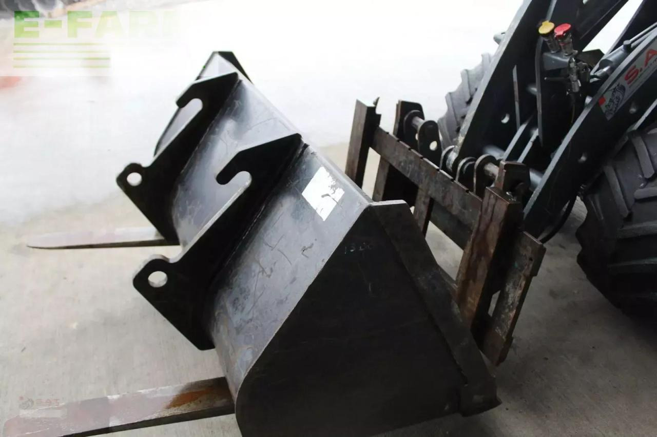 Giant hoflader d 335 t - Încărcător frontal pe pneuri: Foto 4 Giant hoflader d 335 t - Încărcător frontal pe pneuri: Foto 4