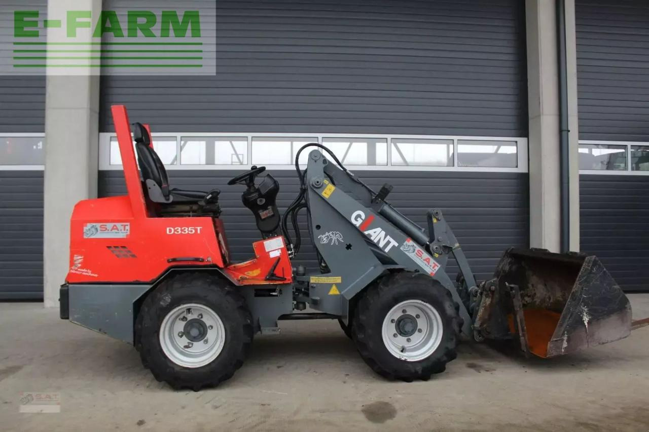 Giant hoflader d 335 t - Încărcător frontal pe pneuri: Foto 1 Giant hoflader d 335 t - Încărcător frontal pe pneuri: Foto 1