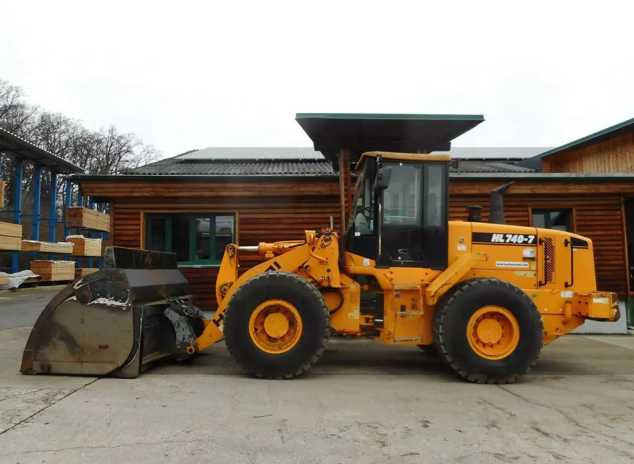 Hyundai hl740-7 mit hochkippschaufel u. volvo sw - Mini excavator: Foto 1 Hyundai hl740-7 mit hochkippschaufel u. volvo sw - Mini excavator: Foto 1