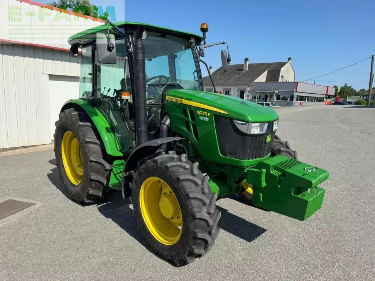 John Deere 5075 e power reverser 24/12 - Tractor agricol: Foto 1 John Deere 5075 e power reverser 24/12 - Tractor agricol: Foto 1
