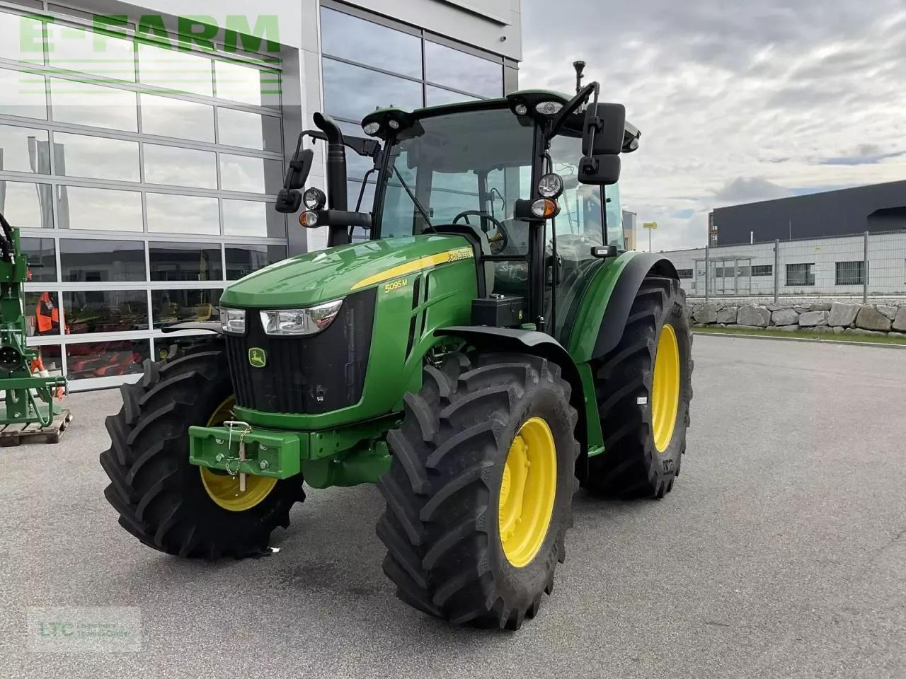 John Deere 5095m - Tractor agricol: Foto 1 John Deere 5095m - Tractor agricol: Foto 1