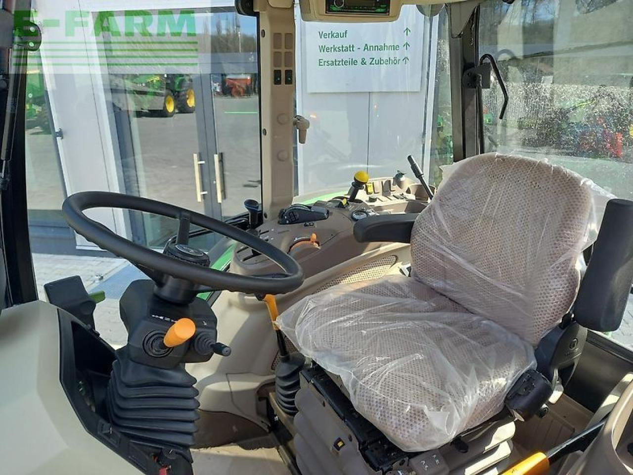 John Deere 5100m - Tractor agricol: Foto 4 John Deere 5100m - Tractor agricol: Foto 4