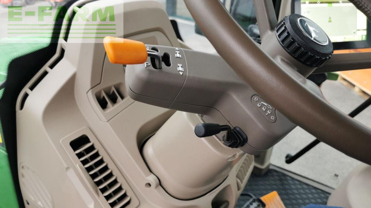 Tractor agricol John Deere 6120m: Foto 25 Tractor agricol John Deere 6120m: Foto 25