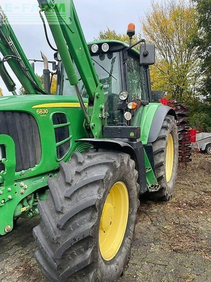 John Deere 6830 premium - Tractor agricol: Foto 1 John Deere 6830 premium - Tractor agricol: Foto 1