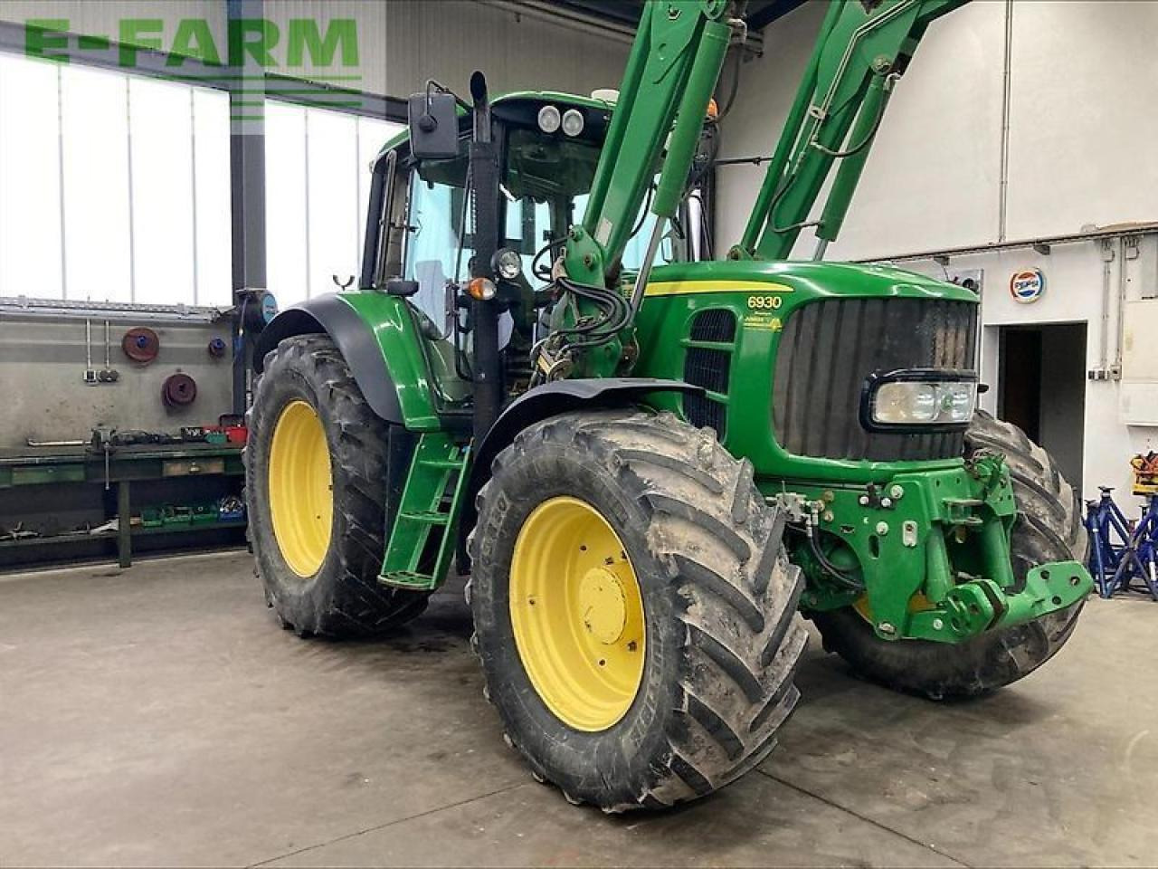 John Deere 6930 premium - Tractor agricol: Foto 1 John Deere 6930 premium - Tractor agricol: Foto 1