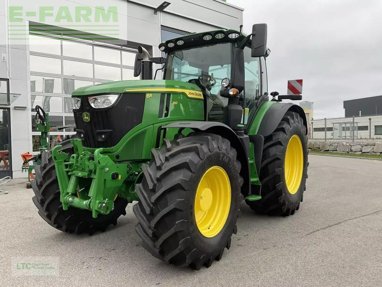 John Deere 6r 250 - Tractor agricol: Foto 1 John Deere 6r 250 - Tractor agricol: Foto 1