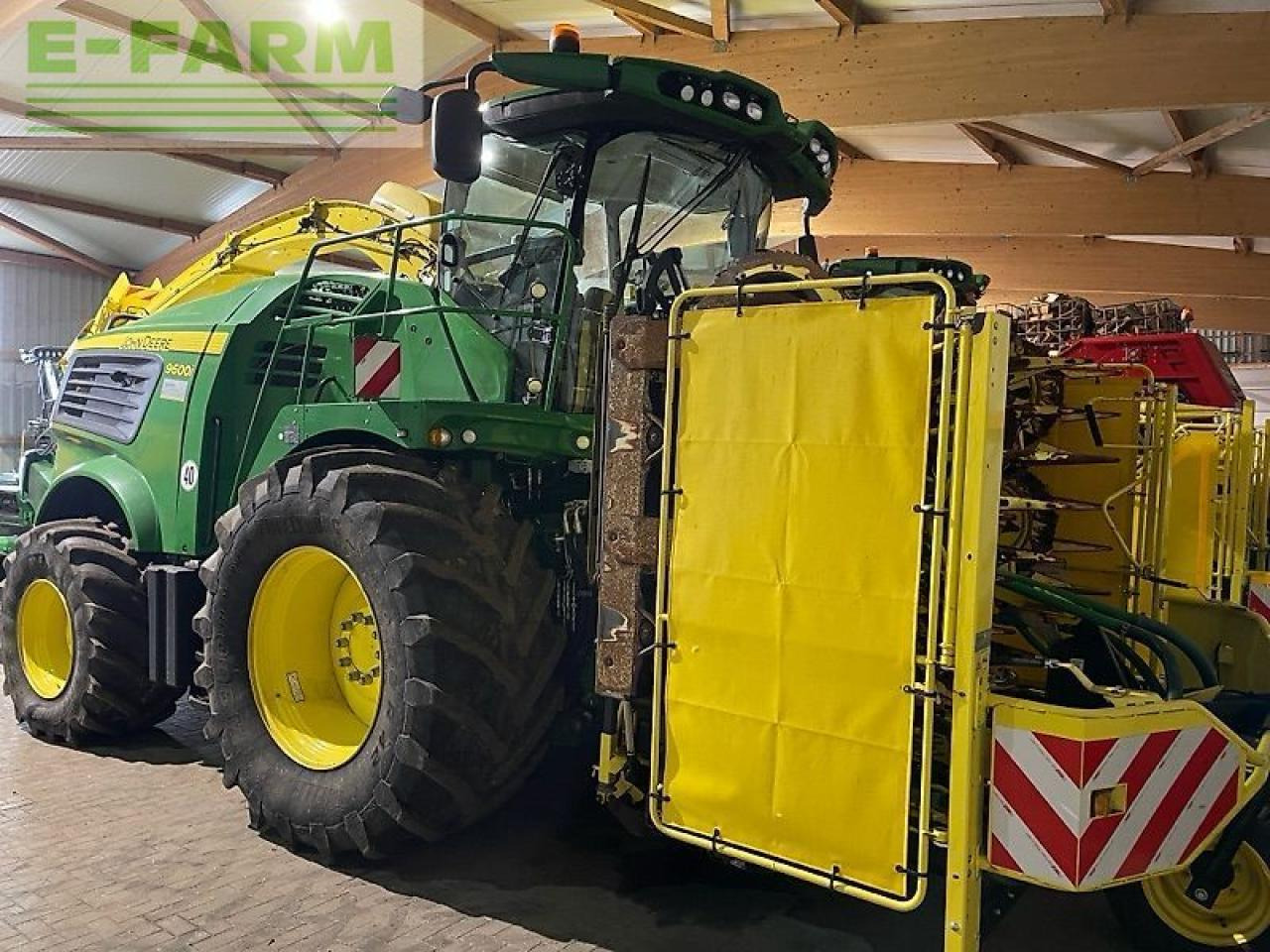 John Deere 9600 motor neu! - Combină de Recoltat Furaj: Foto 1 John Deere 9600 motor neu! - Combină de Recoltat Furaj: Foto 1
