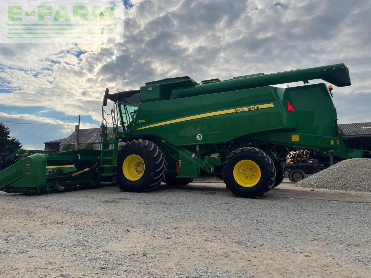 John Deere T660i - Combină de recoltat cereale: Foto 2 John Deere T660i - Combină de recoltat cereale: Foto 2