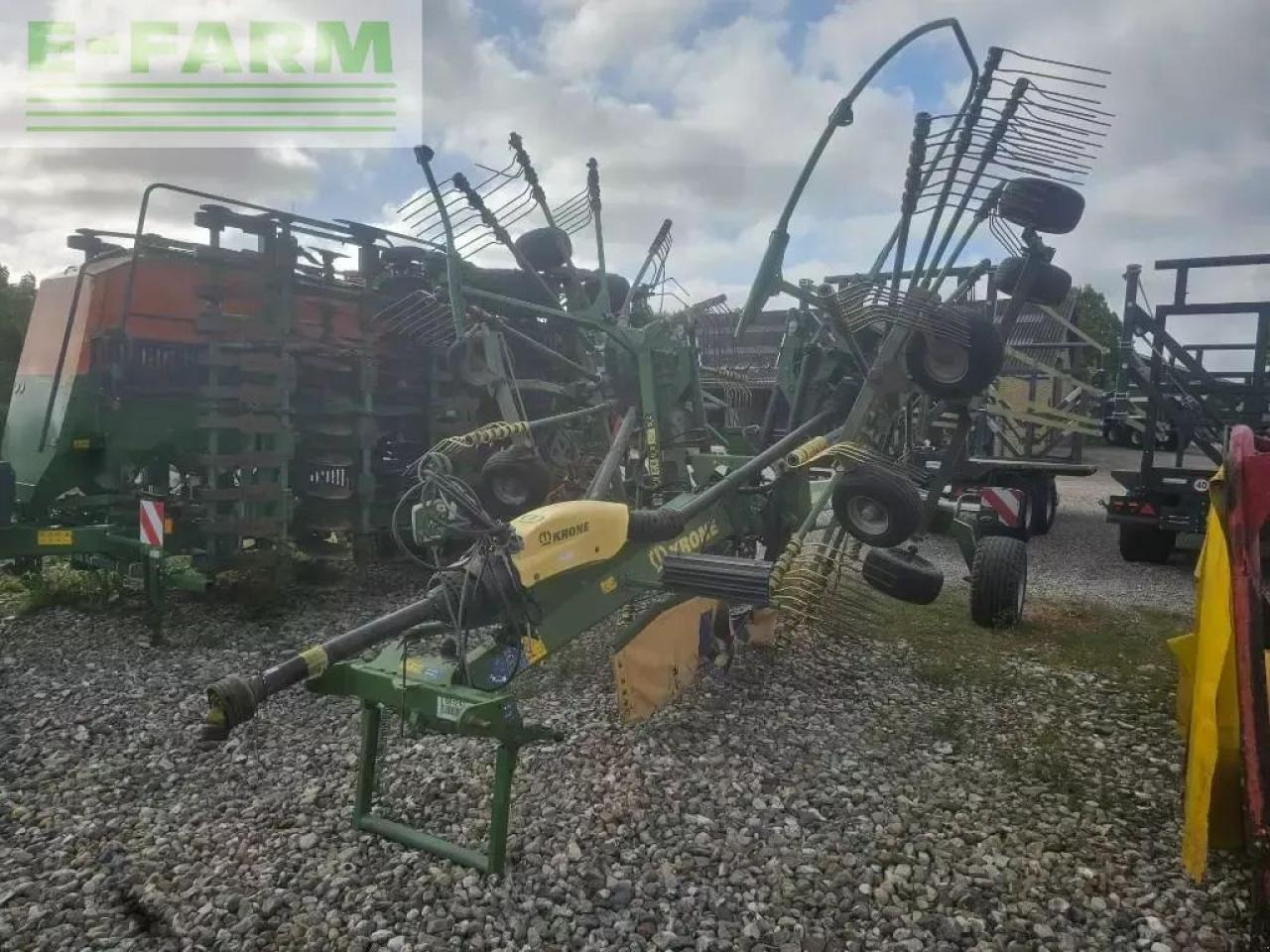 Krone swadro tc 880 plus - Maşină de întors fânul: Foto 1 Krone swadro tc 880 plus - Maşină de întors fânul: Foto 1