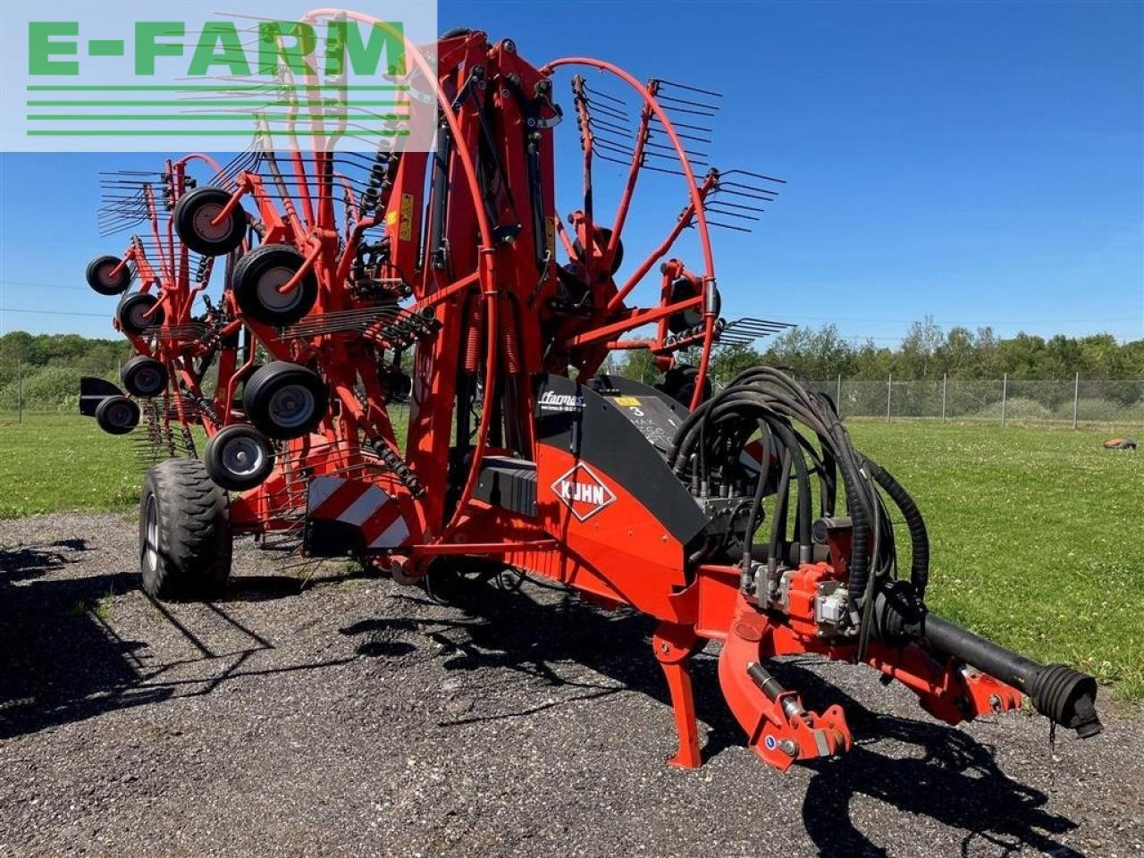 Kuhn ga13131 4-rotors rive - Maşină de întors fânul: Foto 1 Kuhn ga13131 4-rotors rive - Maşină de întors fânul: Foto 1