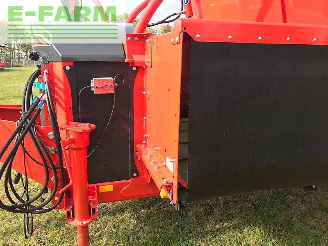 Kuhn profile 14.2 cs compact - Remorcă distribuit furaje: Foto 5 Kuhn profile 14.2 cs compact - Remorcă distribuit furaje: Foto 5