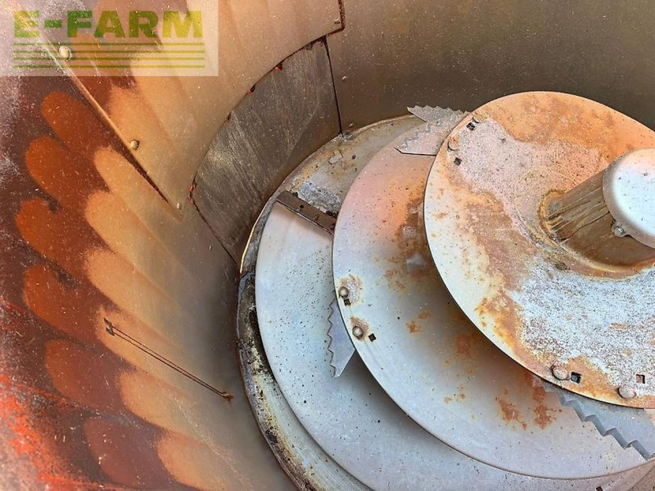 Kuhn spv 14m3 - Utilaje de creştere vite: Foto 4 Kuhn spv 14m3 - Utilaje de creştere vite: Foto 4