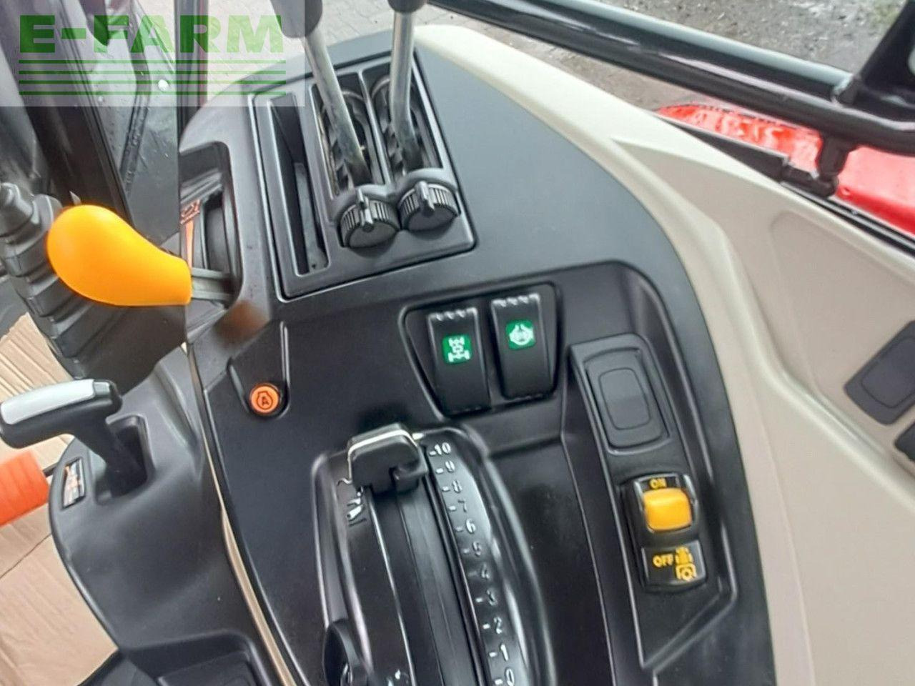 Massey Ferguson 5711 DYNA 4 - Tractor agricol: Foto 3 Massey Ferguson 5711 DYNA 4 - Tractor agricol: Foto 3