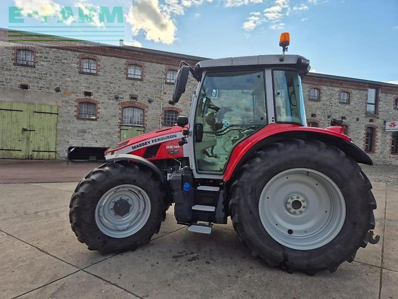 Massey Ferguson 5s.125 dyna-4 essential Essential - Tractor agricol: Foto 5 Massey Ferguson 5s.125 dyna-4 essential Essential - Tractor agricol: Foto 5