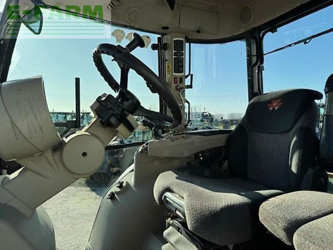 Tractor agricol Massey Ferguson 6715 s dyna vt: Foto 8 Tractor agricol Massey Ferguson 6715 s dyna vt: Foto 8