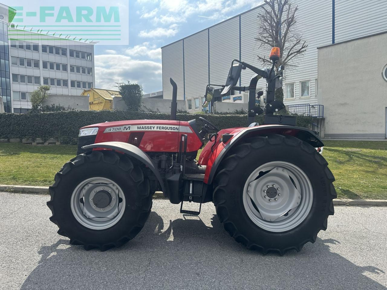 Massey Ferguson mf 4708 m plattform - Tractor agricol: Foto 3 Massey Ferguson mf 4708 m plattform - Tractor agricol: Foto 3