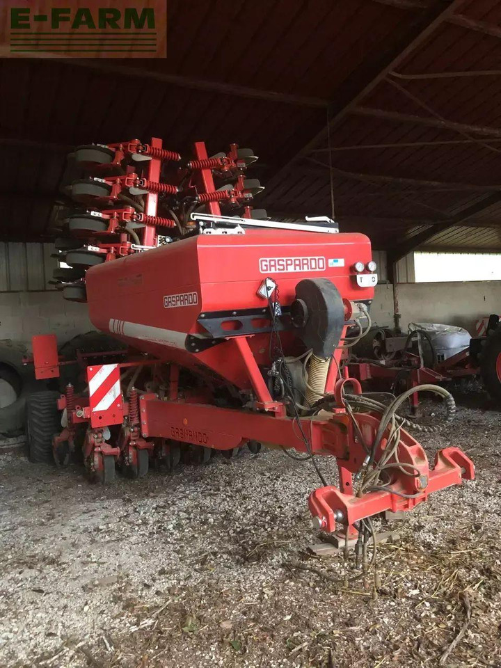 Mustang gigante 600 33 ro - Semănătoare de precizie: Foto 2 Mustang gigante 600 33 ro - Semănătoare de precizie: Foto 2