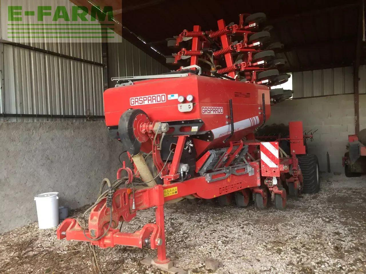 Mustang gigante 600 33 ro - Semănătoare de precizie: Foto 1 Mustang gigante 600 33 ro - Semănătoare de precizie: Foto 1