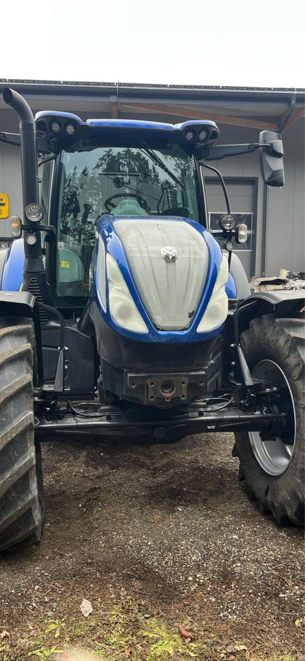 New Holland T6.180 SideWinder II SideWinder II - Tractor agricol: Foto 4 New Holland T6.180 SideWinder II SideWinder II - Tractor agricol: Foto 4