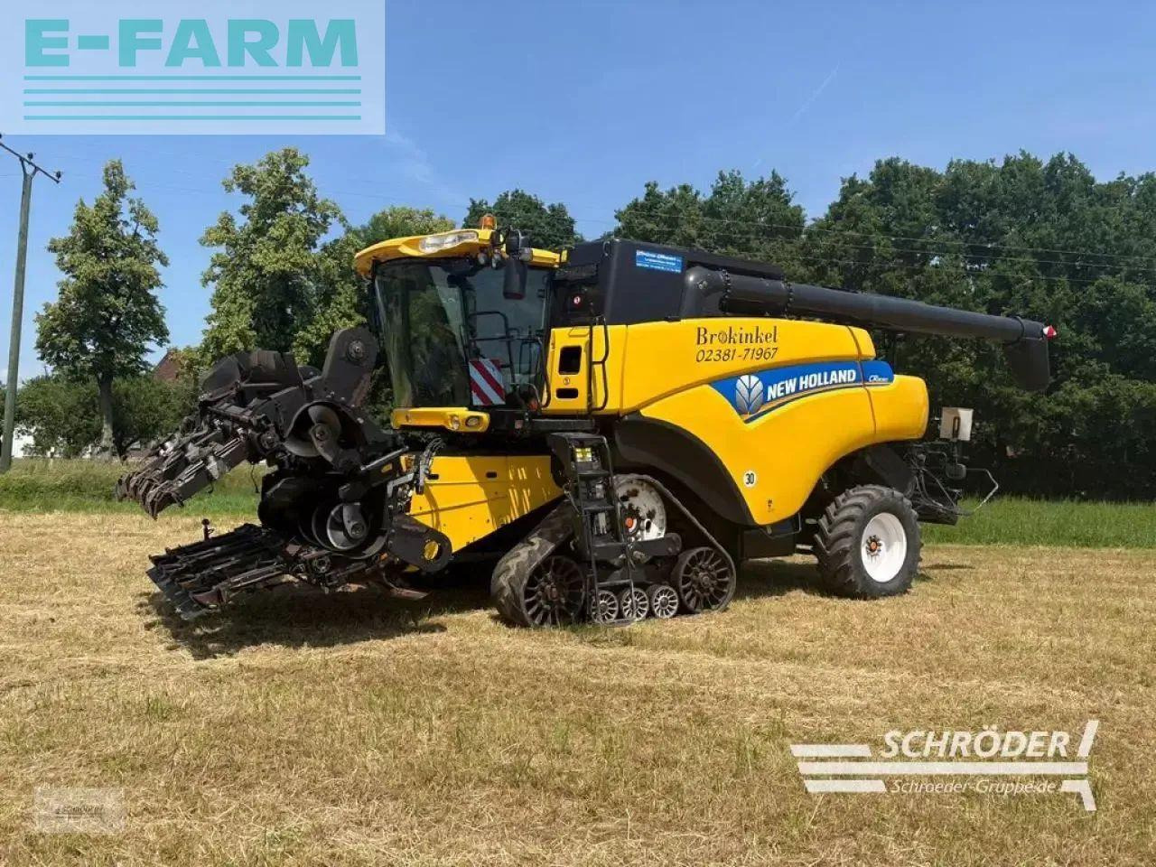 New Holland cr 8080 + schneidwerk + maispflücker - Combină de recoltat cereale: Foto 5 New Holland cr 8080 + schneidwerk + maispflücker - Combină de recoltat cereale: Foto 5