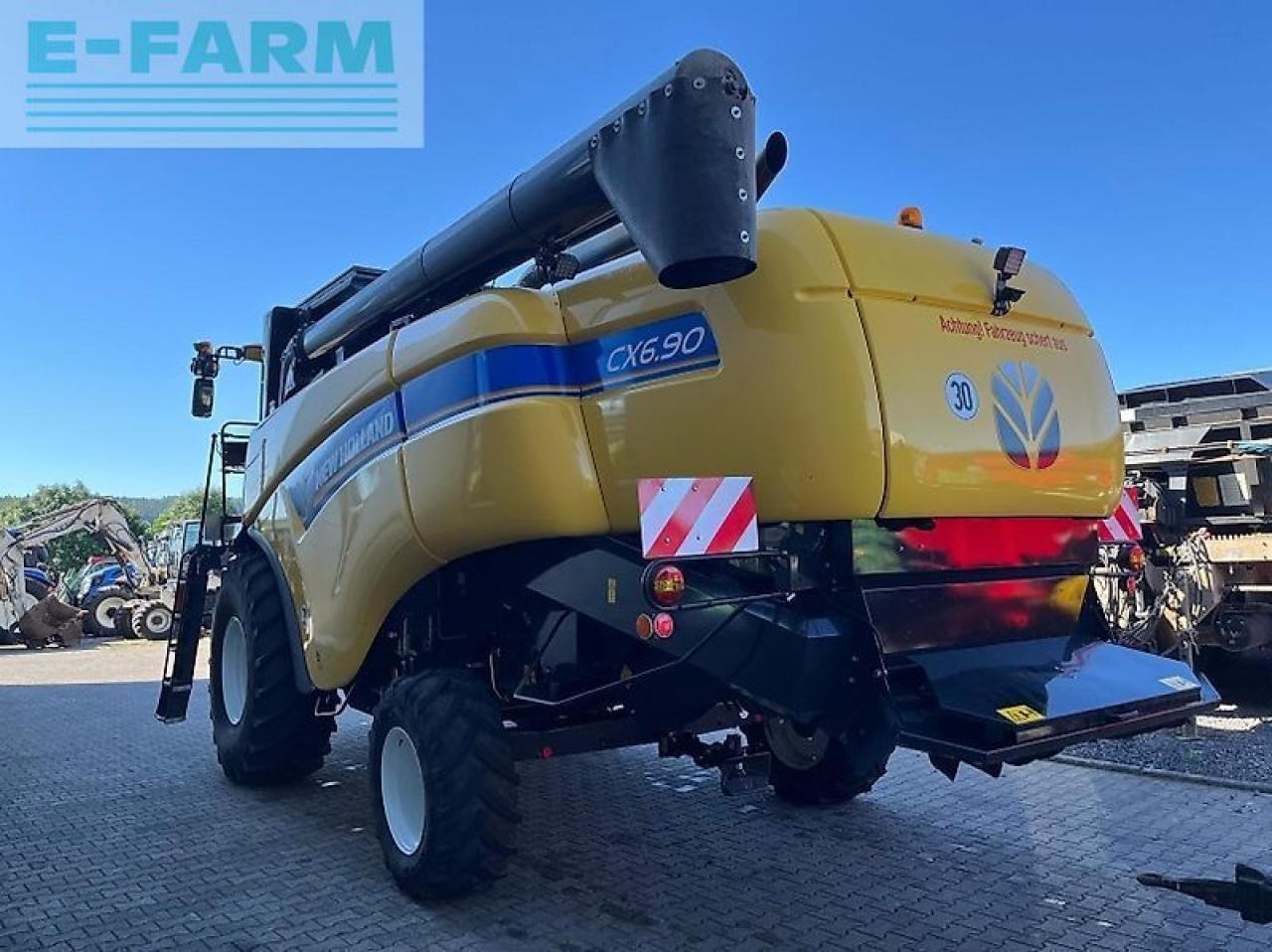 New Holland cx 6.90 - Combină de recoltat cereale: Foto 4 New Holland cx 6.90 - Combină de recoltat cereale: Foto 4