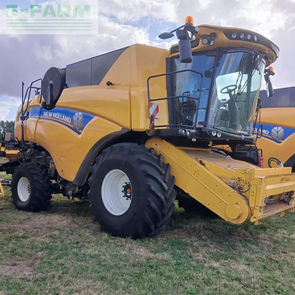 New Holland cx8.70 - Combină de recoltat cereale: Foto 1 New Holland cx8.70 - Combină de recoltat cereale: Foto 1