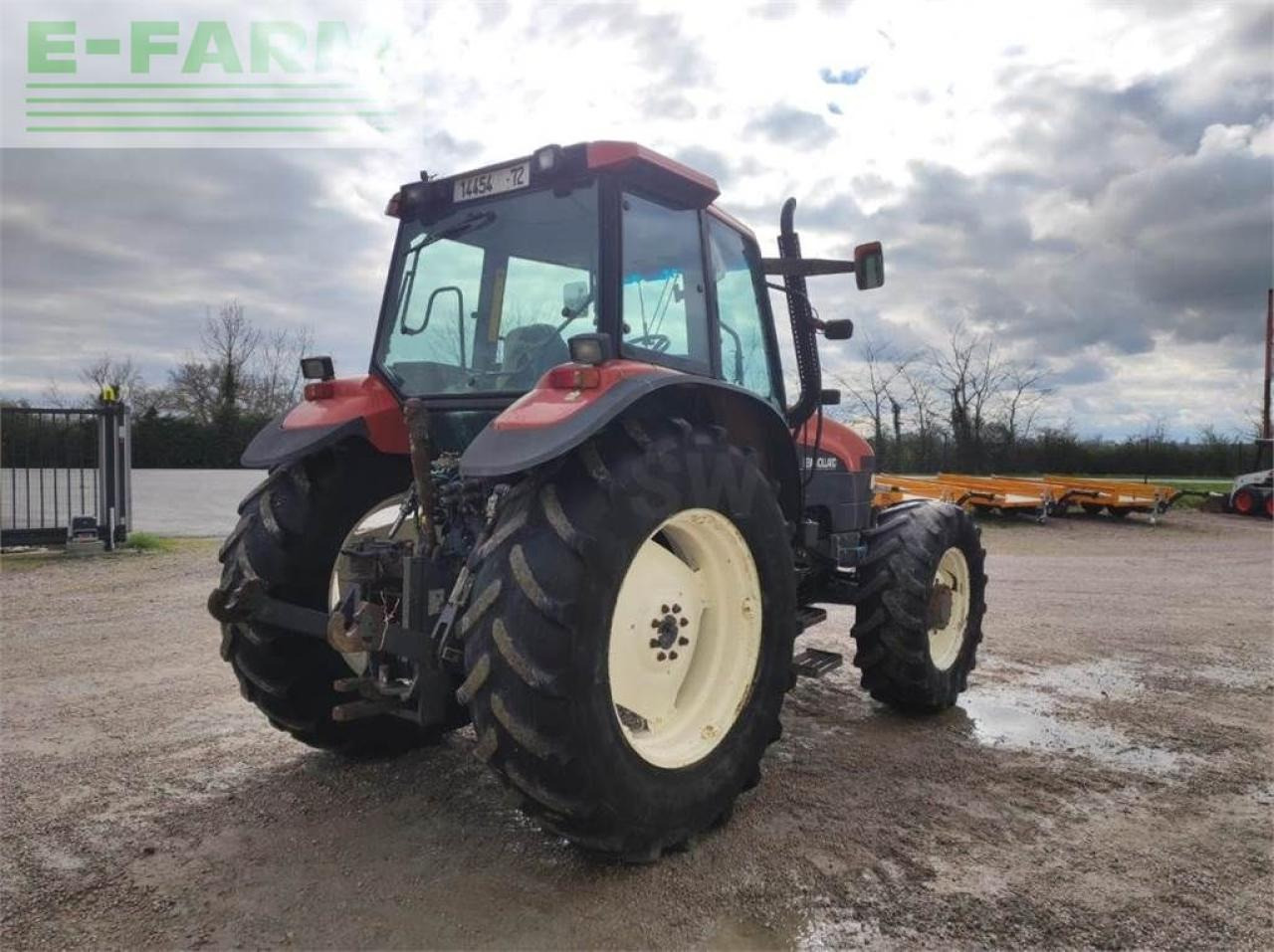 New Holland m100 - Tractor agricol: Foto 3 New Holland m100 - Tractor agricol: Foto 3