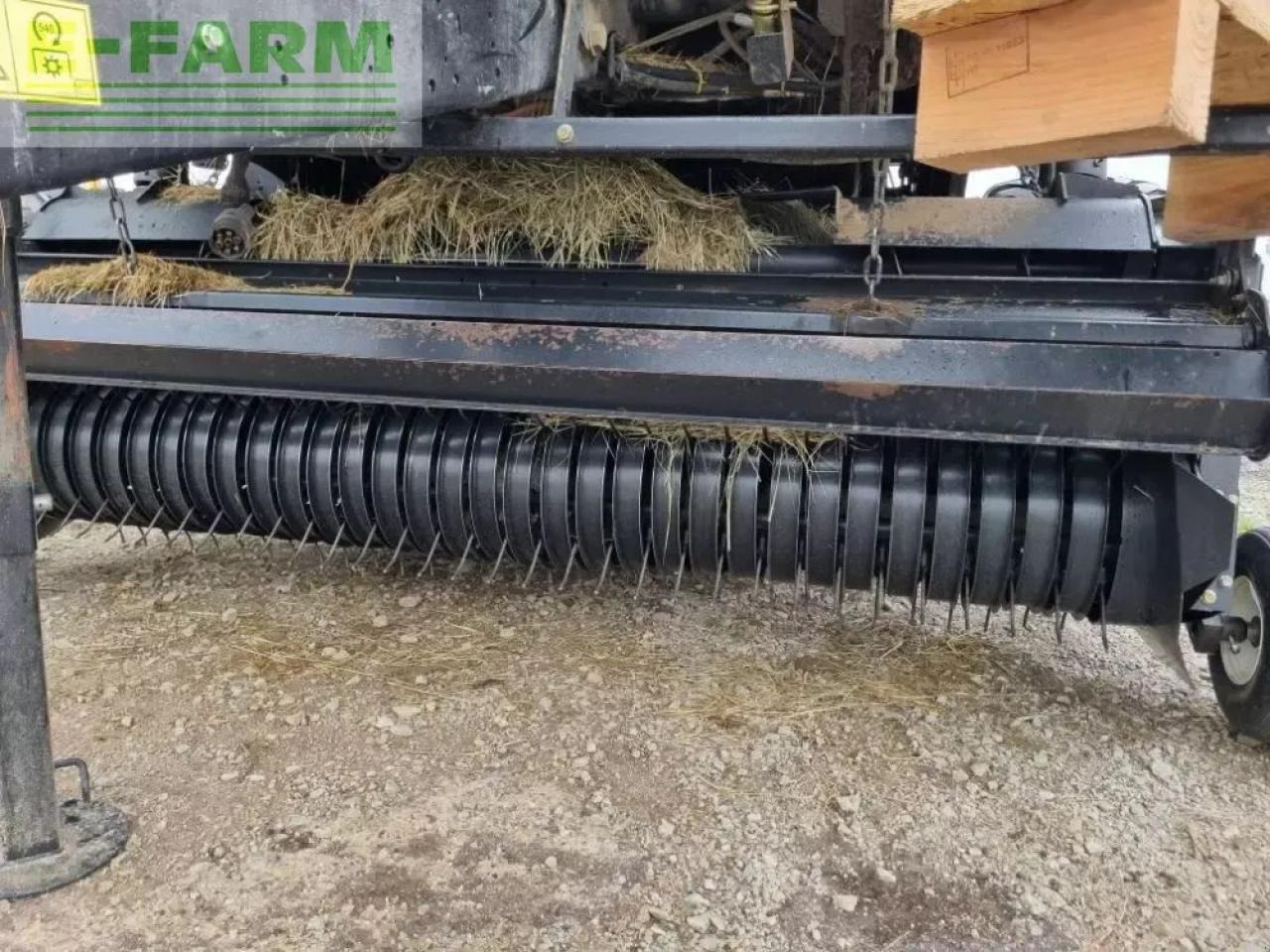 New Holland roll belt 150 crop cutter - Presă baloţi dreptunghiulari: Foto 4 New Holland roll belt 150 crop cutter - Presă baloţi dreptunghiulari: Foto 4