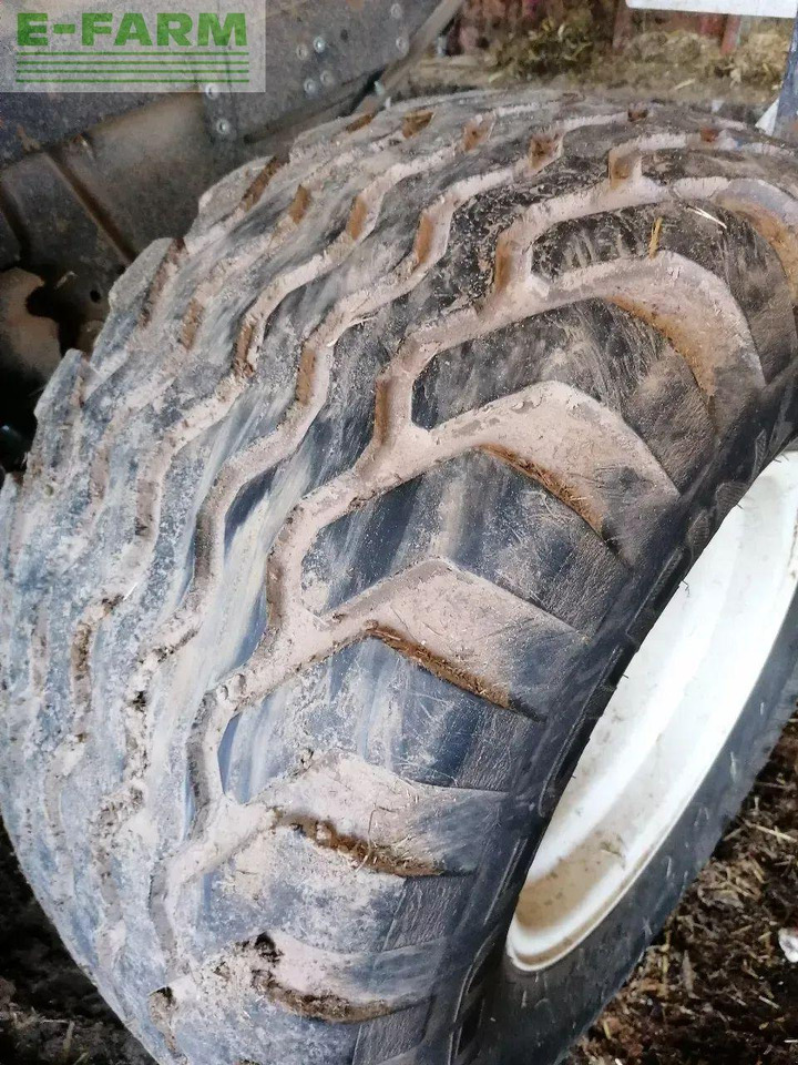 New Holland roll belt 150 superfeed - Presă baloţi dreptunghiulari: Foto 5 New Holland roll belt 150 superfeed - Presă baloţi dreptunghiulari: Foto 5