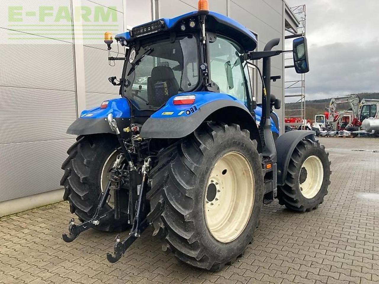 New Holland t 6.145 ec - Tractor agricol: Foto 3 New Holland t 6.145 ec - Tractor agricol: Foto 3