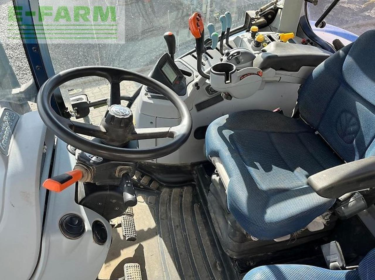 New Holland t 6.180 ec - Tractor agricol: Foto 5 New Holland t 6.180 ec - Tractor agricol: Foto 5