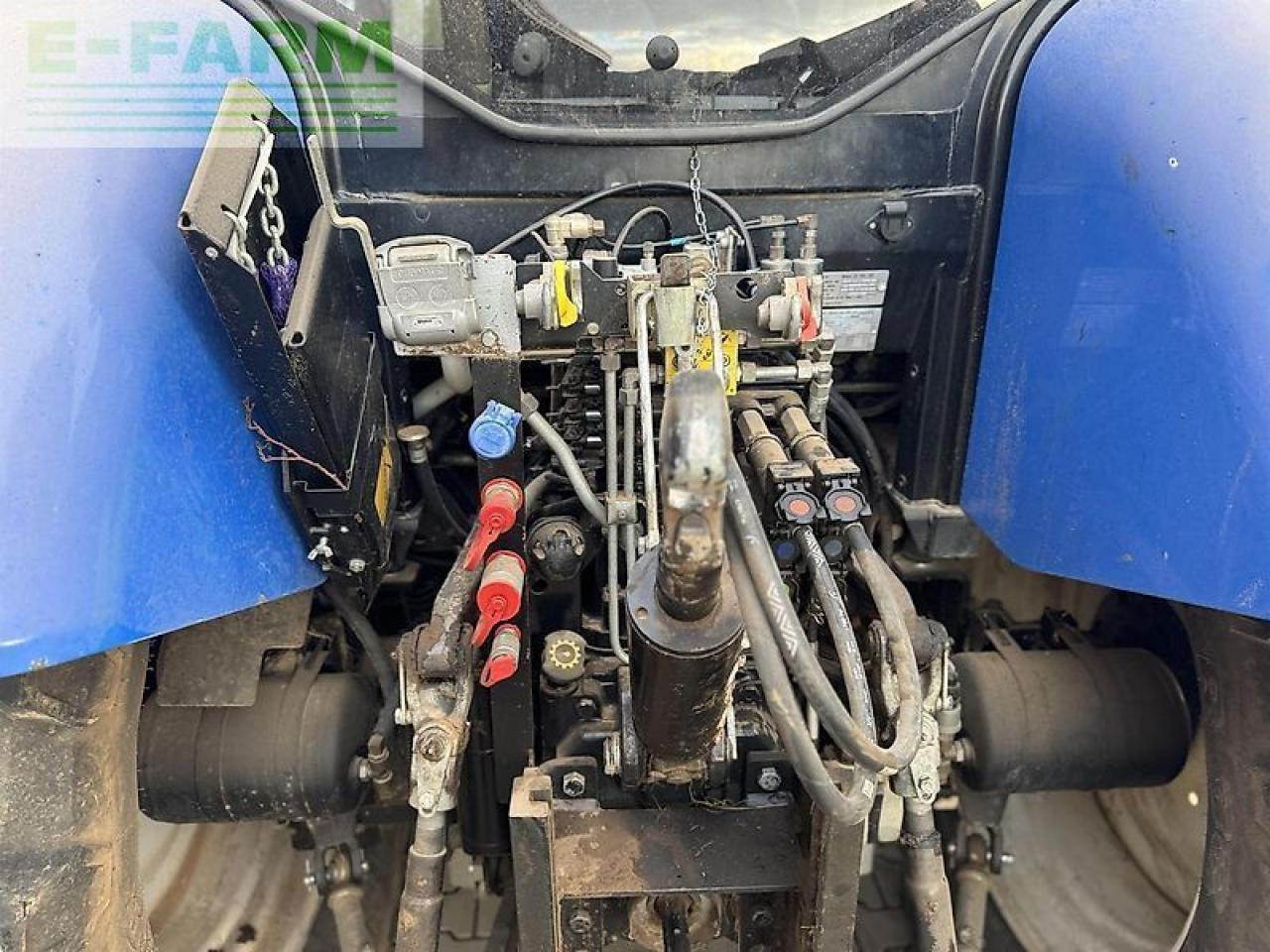 New Holland t6.175 electro command - Tractor agricol: Foto 4 New Holland t6.175 electro command - Tractor agricol: Foto 4