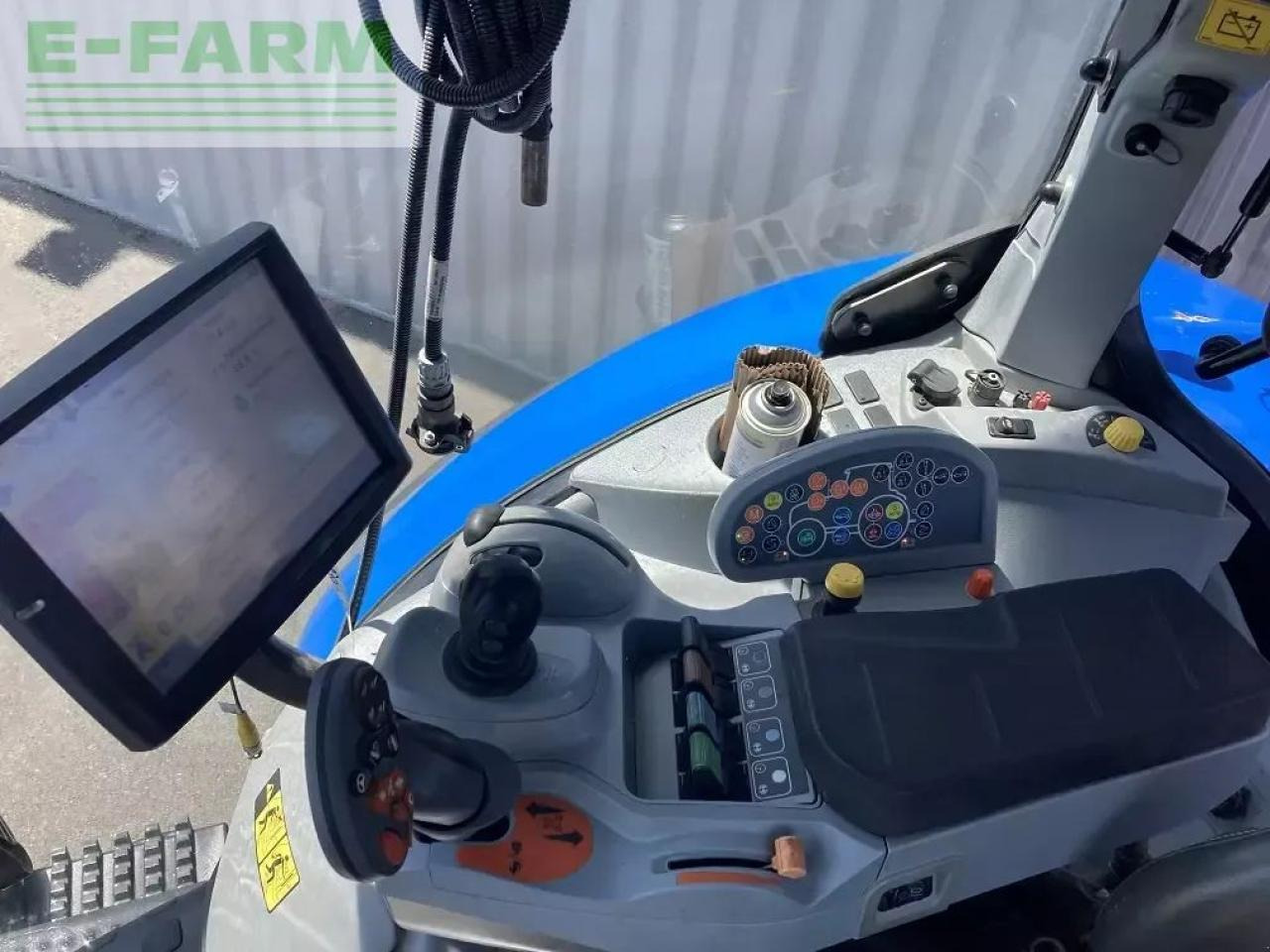 New Holland t7.270 auto command - Tractor agricol: Foto 2 New Holland t7.270 auto command - Tractor agricol: Foto 2