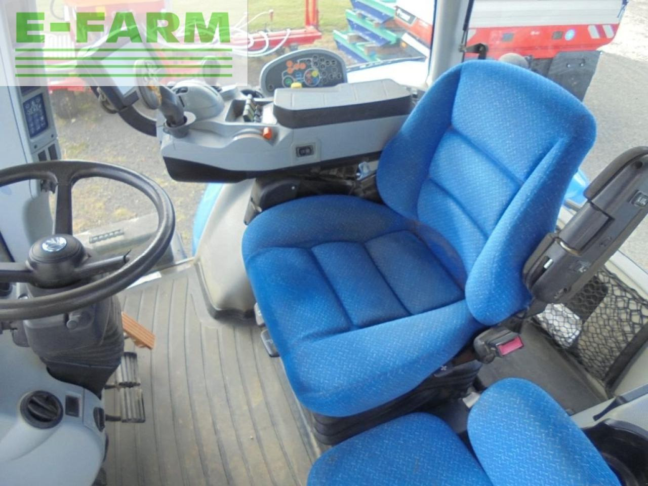 New Holland t8.330 - Tractor agricol: Foto 4 New Holland t8.330 - Tractor agricol: Foto 4