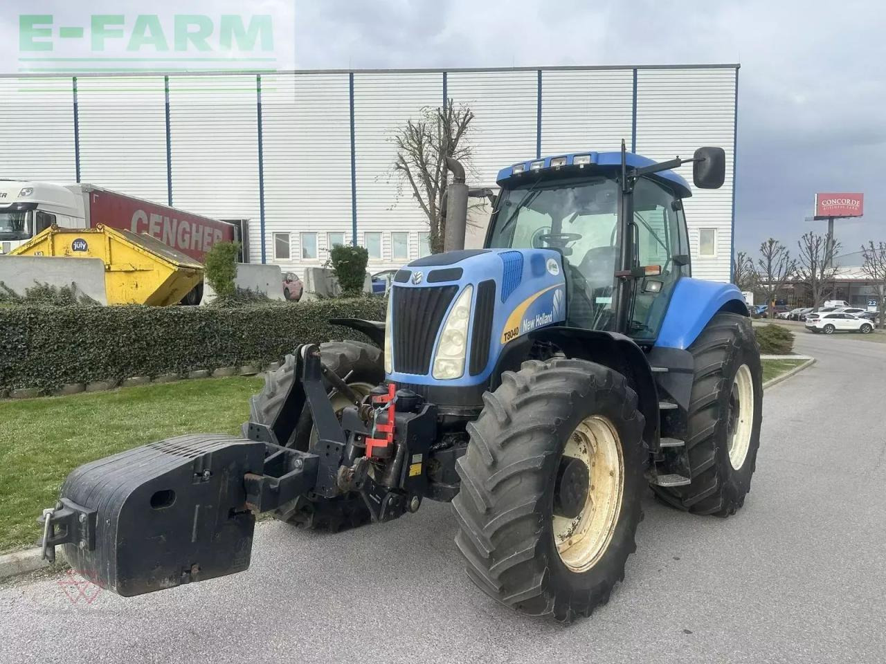 New Holland t8040 - Tractor agricol: Foto 1 New Holland t8040 - Tractor agricol: Foto 1