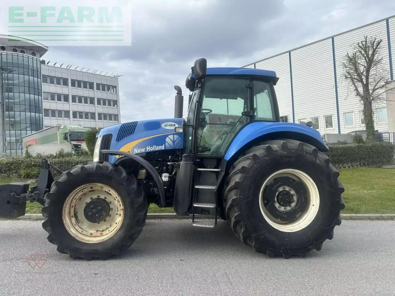 New Holland t8040 - Tractor agricol: Foto 3 New Holland t8040 - Tractor agricol: Foto 3