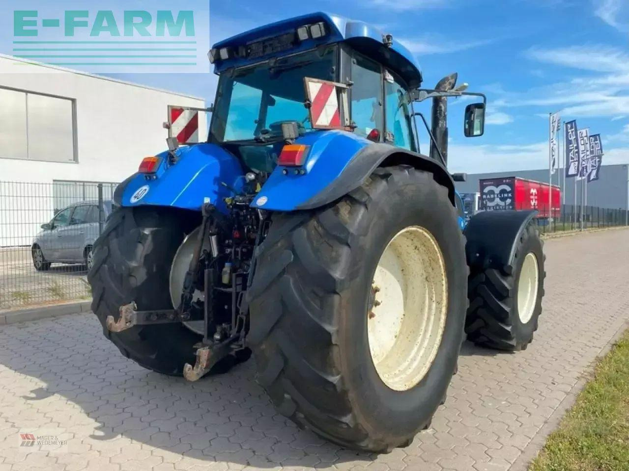 New Holland tvt 195 mit frontzapfwelle - Tractor agricol: Foto 4 New Holland tvt 195 mit frontzapfwelle - Tractor agricol: Foto 4