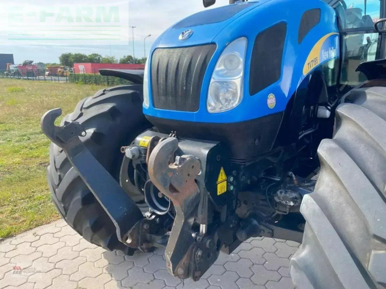 New Holland tvt 195 mit frontzapfwelle - Tractor agricol: Foto 2 New Holland tvt 195 mit frontzapfwelle - Tractor agricol: Foto 2