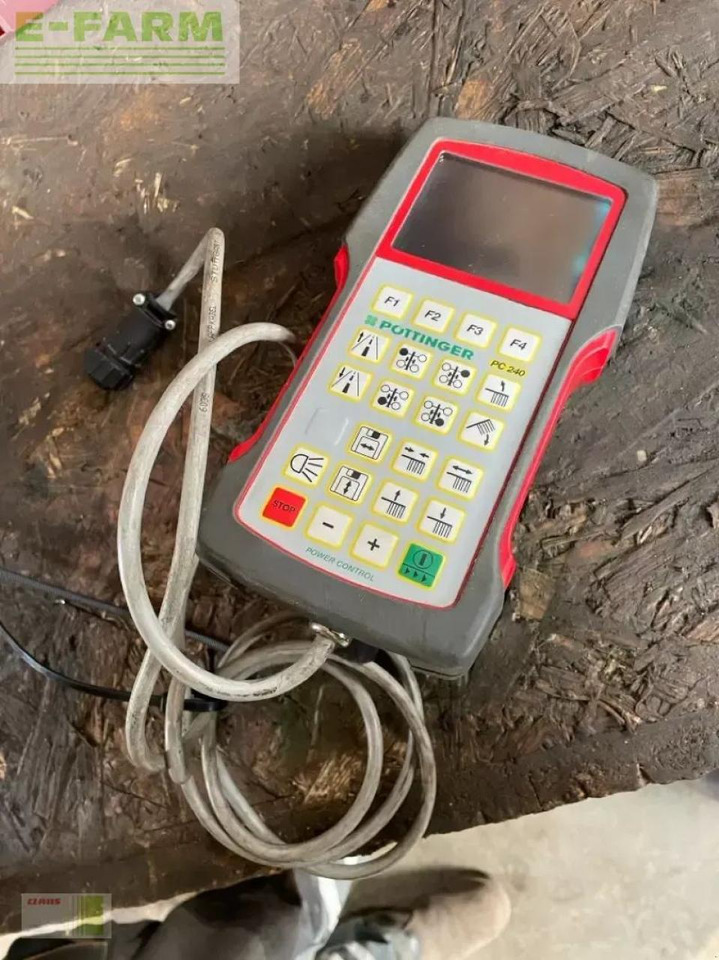 Pöttinger top 1403 c - Maşină de întors fânul: Foto 3 Pöttinger top 1403 c - Maşină de întors fânul: Foto 3