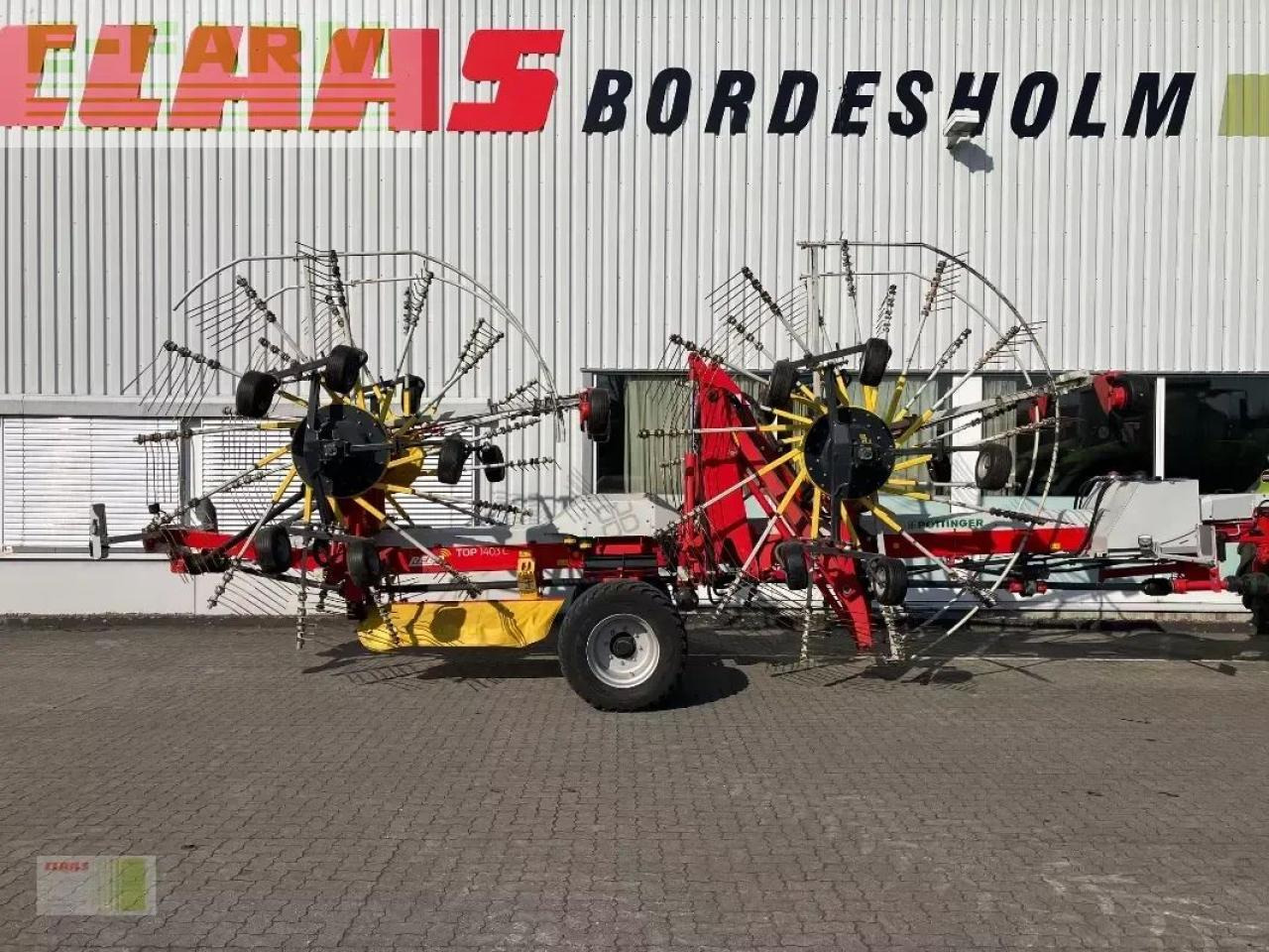 Pöttinger top 1403 c - Maşină de întors fânul: Foto 1 Pöttinger top 1403 c - Maşină de întors fânul: Foto 1