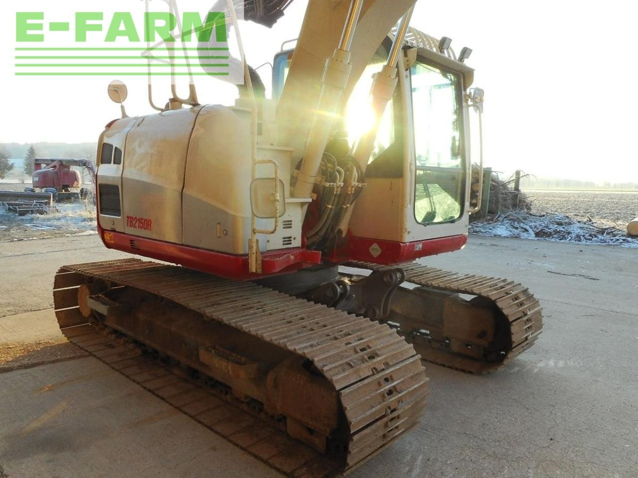 Takeuchi tb2150r ( 15.420kg ) - Excavator pe şenile: Foto 5 Takeuchi tb2150r ( 15.420kg ) - Excavator pe şenile: Foto 5